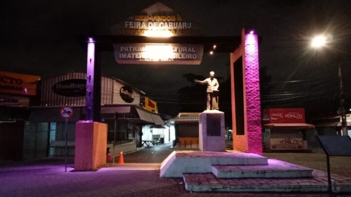 Prefeitura de Caruaru ilumina prédios públicos em alusão ao Agosto LilásAção destaca a cor da campanha nacional de conscientização pelo fim da violência contra a mulher