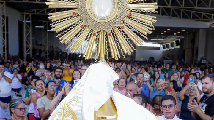 Paróquia São José promove Cerco de Jericó e veneração de relíquias de São Pio de Pietrelcina em Caruaru