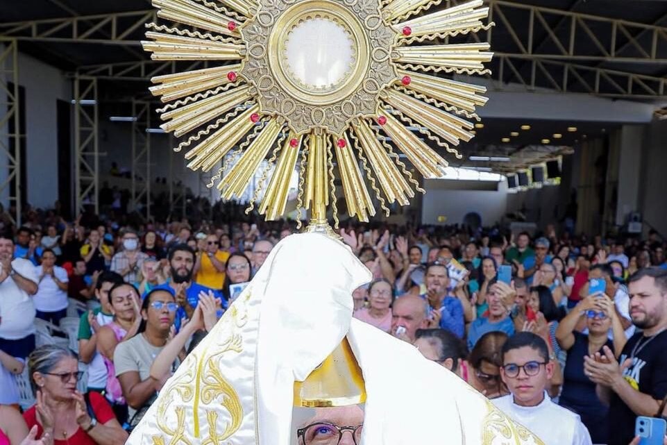Paróquia São José promove Cerco de Jericó e veneração de relíquias de São Pio de Pietrelcina em Caruaru