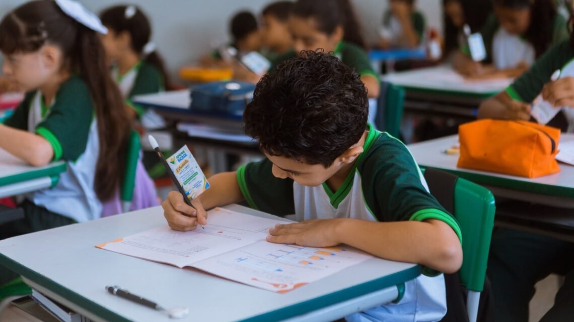 Rede Municipal de Ensino de Caruaru alcança nível máximo em alfabetização no levantamento do TCE
