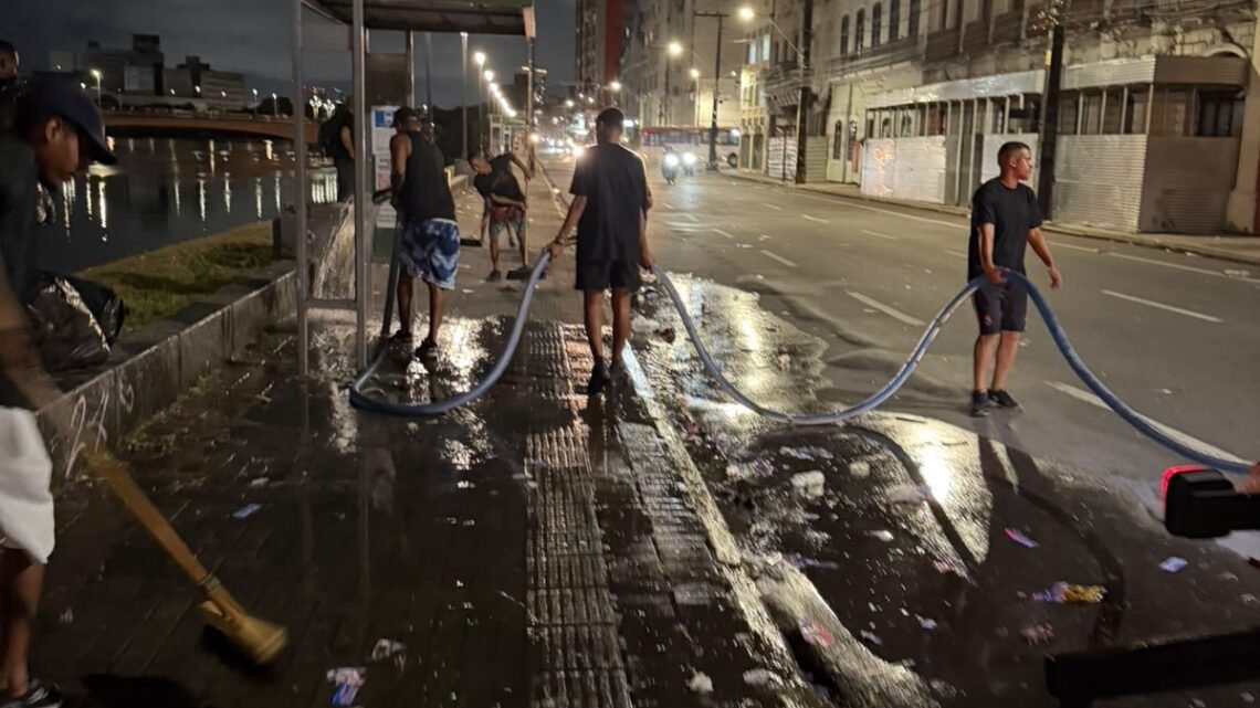 Campanha de Raquel dá exemplo e promove a limpeza no Centro do Recife logo após grande ato de campanha