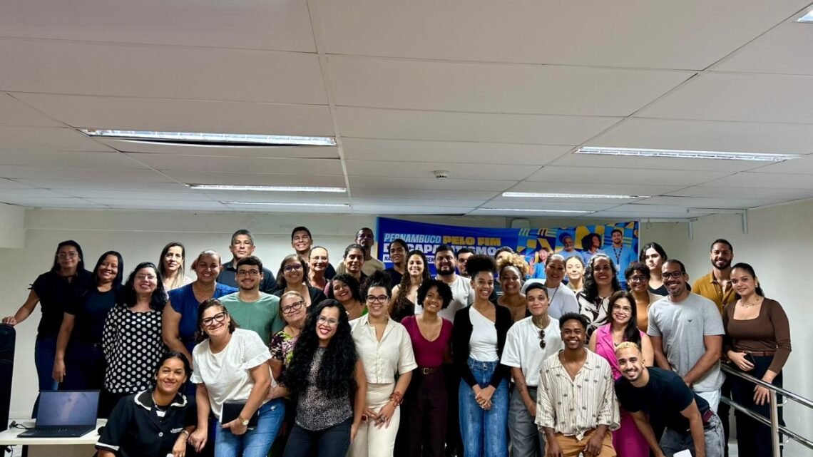 Governo de Pernambuco qualifica mais de 200 profissionais em acessibilidade comunicacional durante Semana Estadual da Pessoa com Deficiência