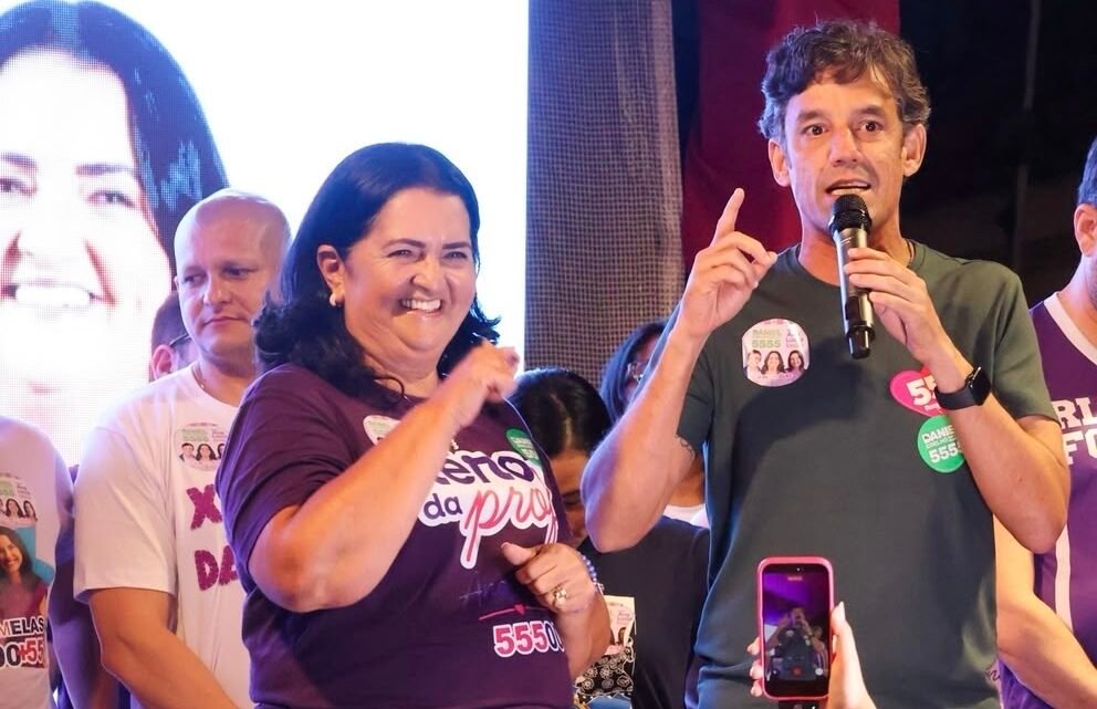 Inauguração do comitê ”Casa do Professor” reúne multidão e mostra força política de Ana Lúcia em Caruaru