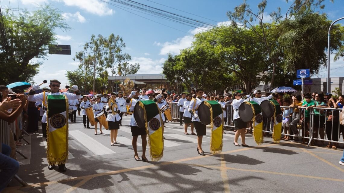 Desfile de 7 de Setembro e reúne mais de 2 mil participantes de 54 instituições em Caruaru