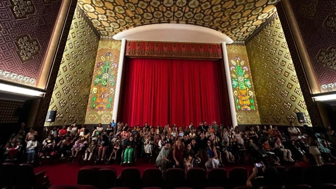 Governo de Pernambuco promove sessão de cinema acessível para centenas de pessoas em alusão ao Dia Nacional de Luta da Pessoa com Deficiência