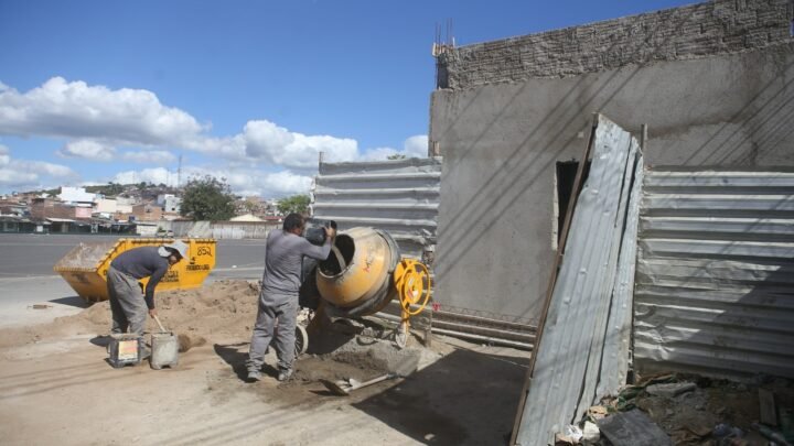 Obras do Estacionamento da Viúva, no Parque 18 de Maio, avançam com a execução da casa de apoio para os motoristas