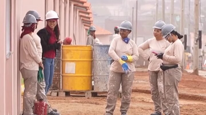 Secretaria da Mulher de Caruaru abre inscrições para curso de formação de mulheres na construção civil