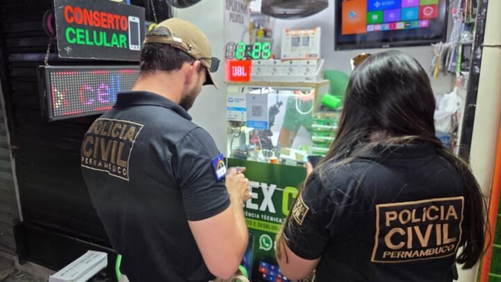 Procon-PE e Polícia Civil fiscalizam 23 estabelecimentos com 21 autuações e seis interdições no segmento de celulares e acessórios