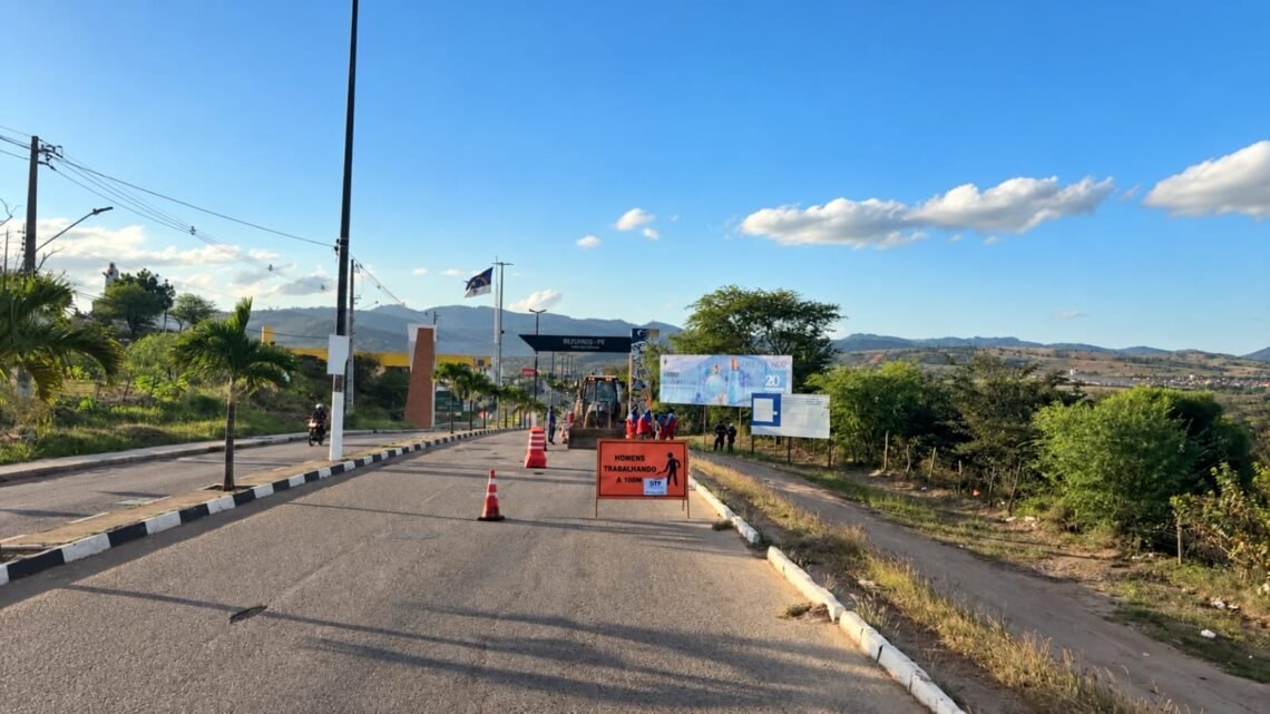 Governo de Pernambuco realiza visita técnica às obras de reabilitação da PE-097