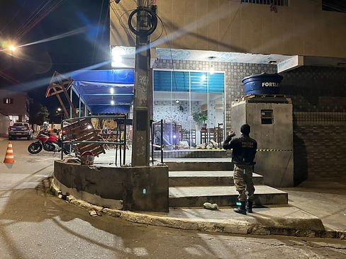 DUPLO HOMICÍDIO EM CARUARU: IDOSA MORRE APÓS SER ATINGIDA POR BALA PERDIDA EM BAR