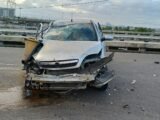 Motorista morre após carro bater na traseira de caminhão na BR-232