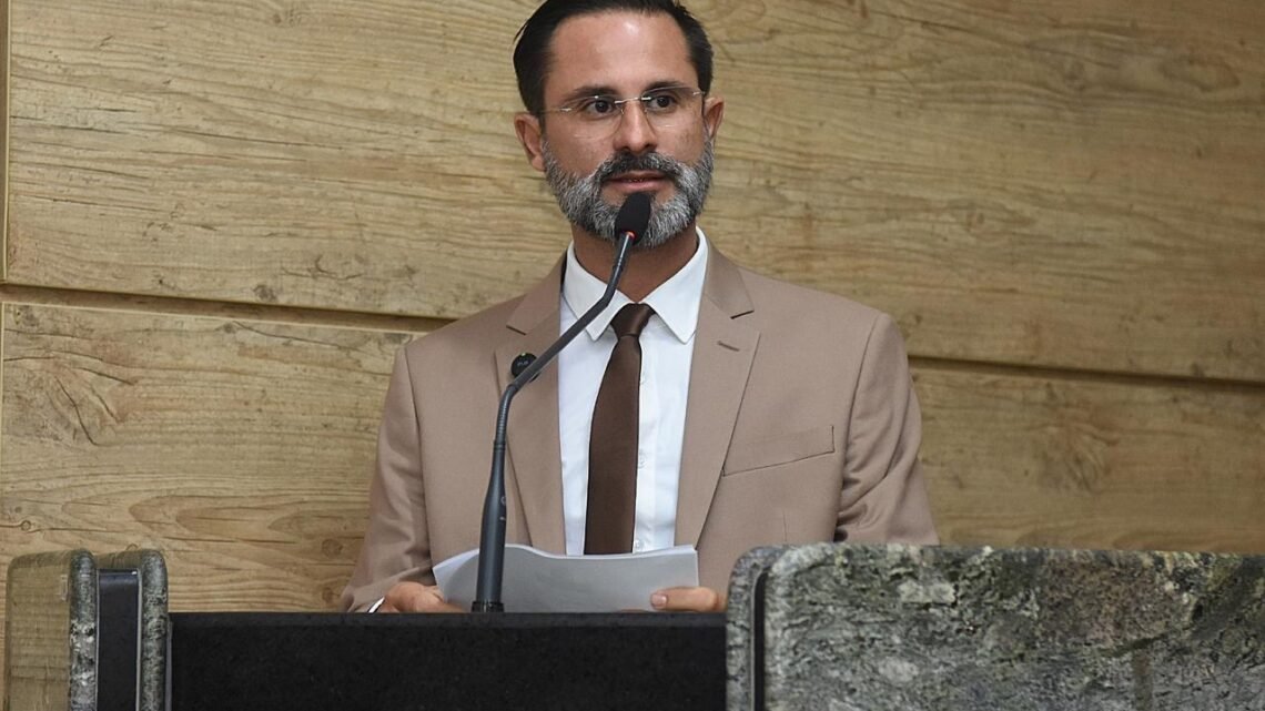 Renato Lyra destaca contribuição para o Hospital Veterinário Público de Caruaru