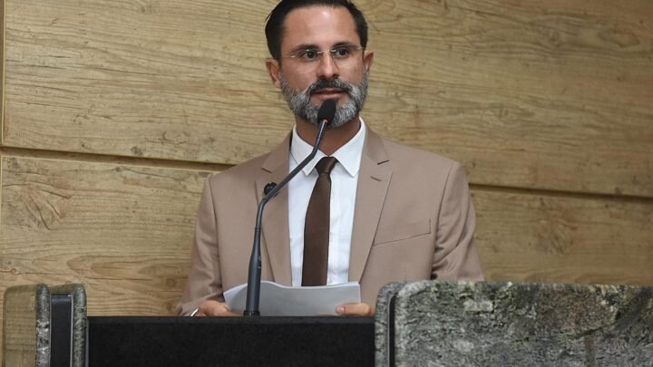 Renato Lyra destaca contribuição para o Hospital Veterinário Público de Caruaru