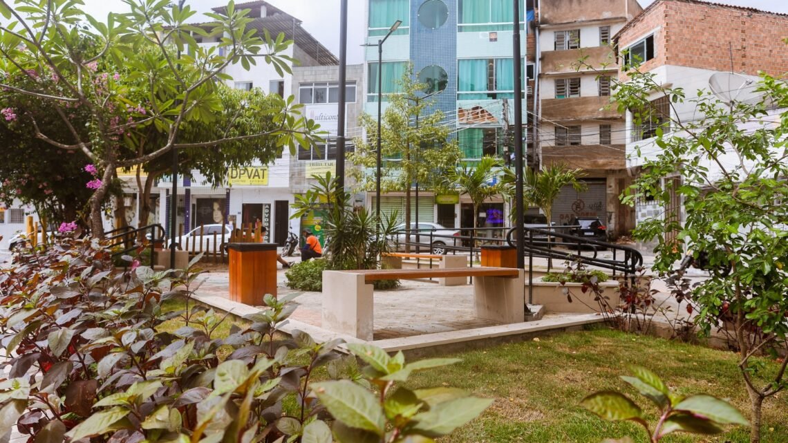 Praça Coronel Francisco dos Santos é requalificada